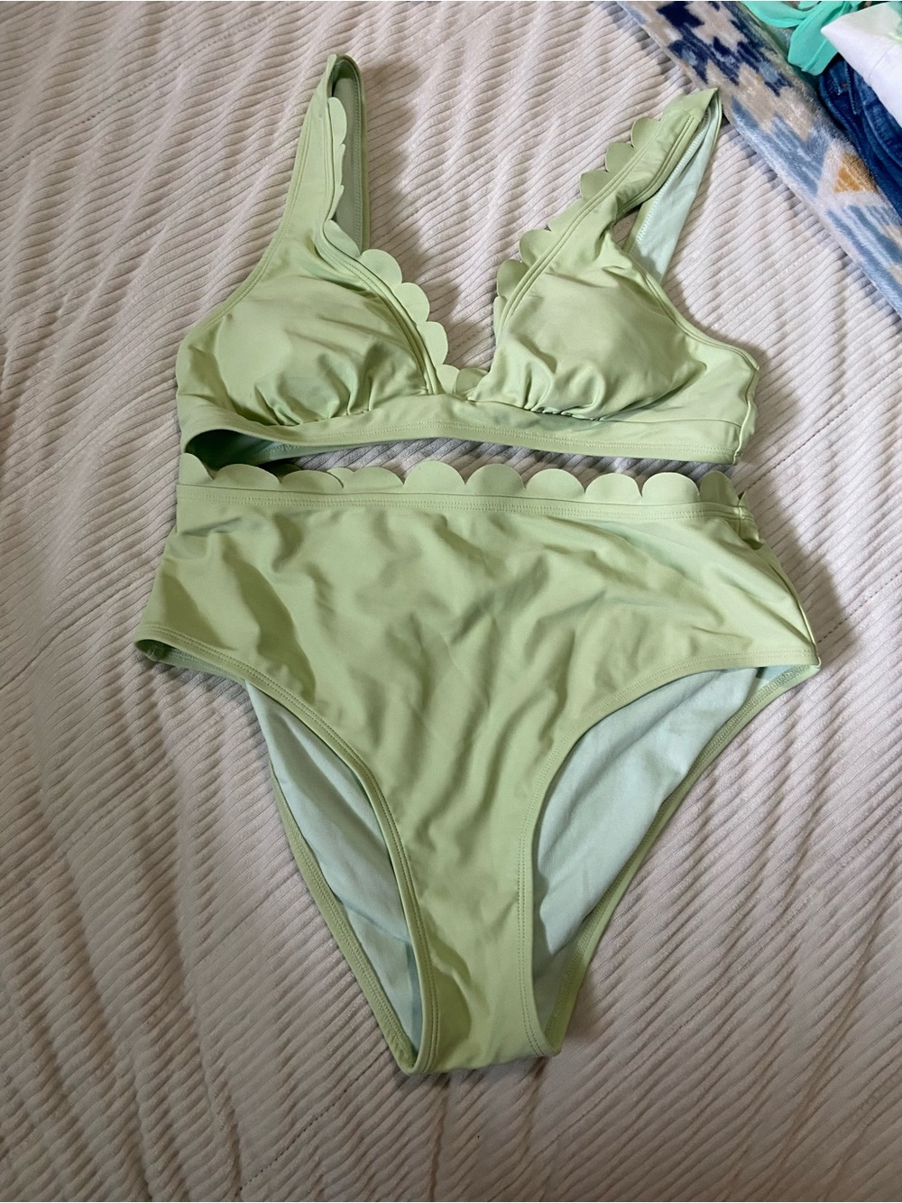 SHEIN Light Green Scalloped High-Waist Bikini Set